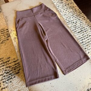 New! Athleta Seasoft Wide Crop